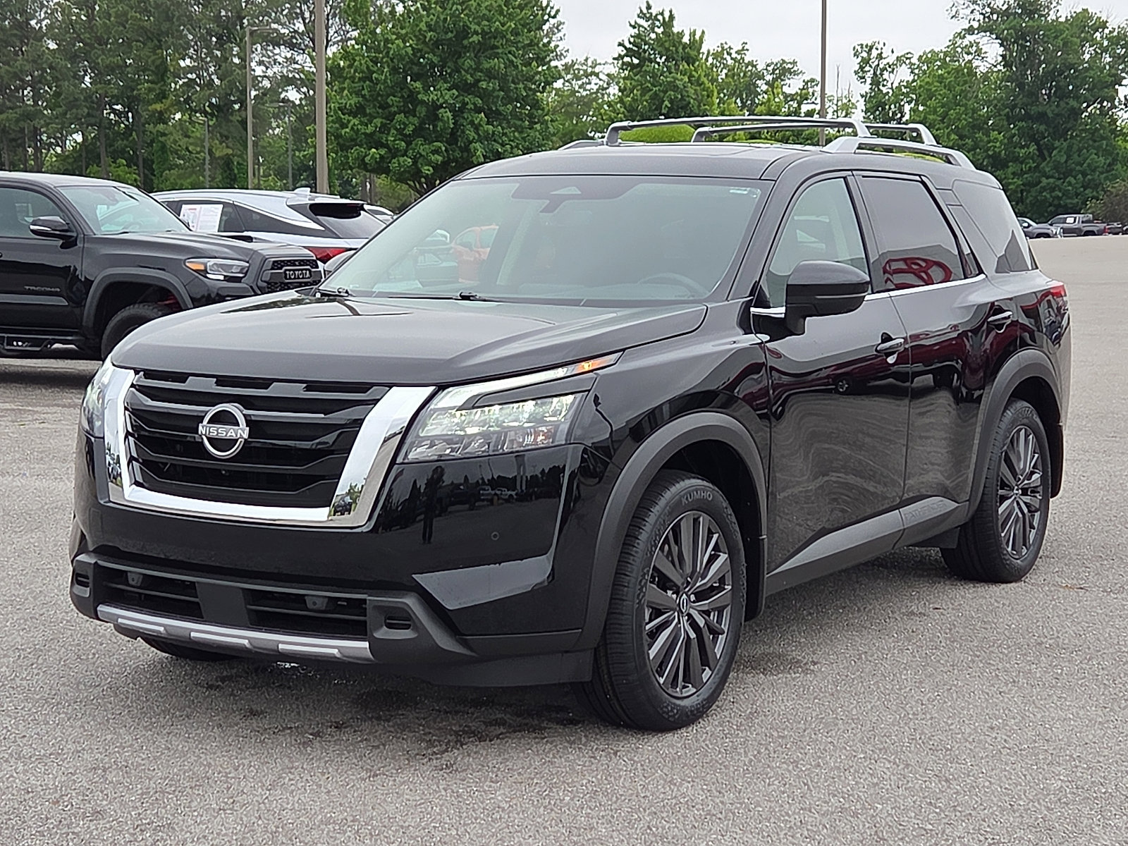 Used 2025 Nissan Pathfinder SL w/ SL Premium Package FWD image 2