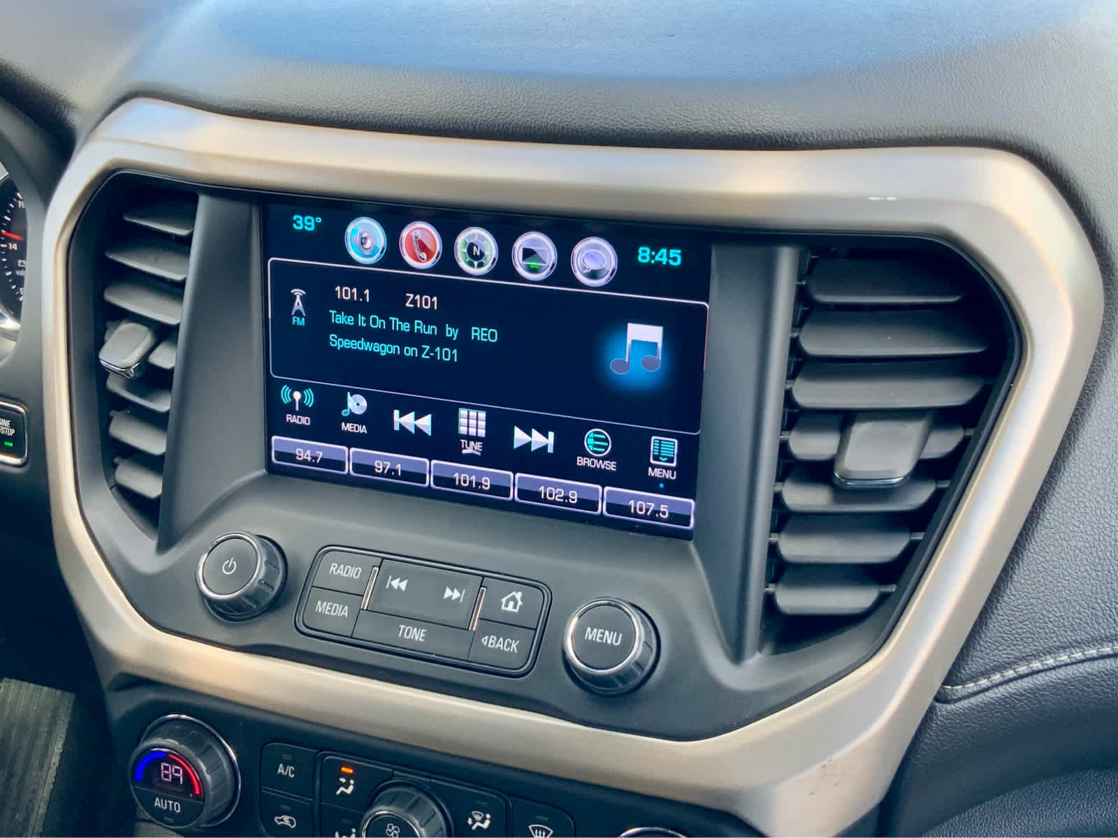 Used 2019 GMC Acadia Denali image 43