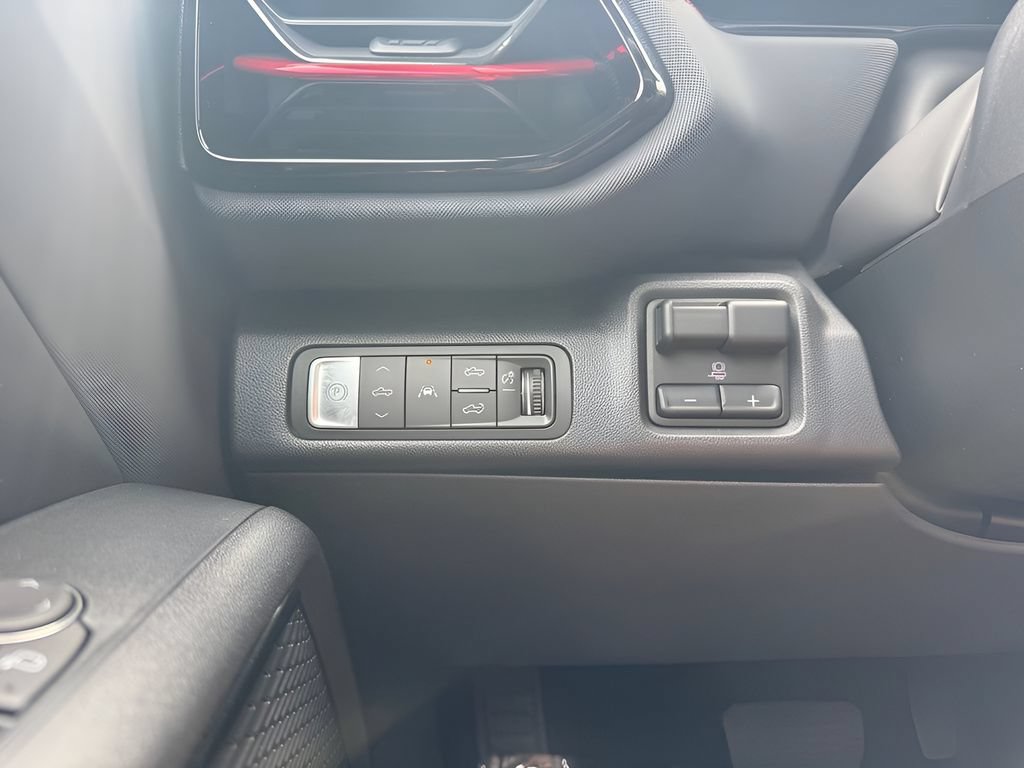 Used 2025 Chevrolet Silverado EV RST AWD/4WD image 18