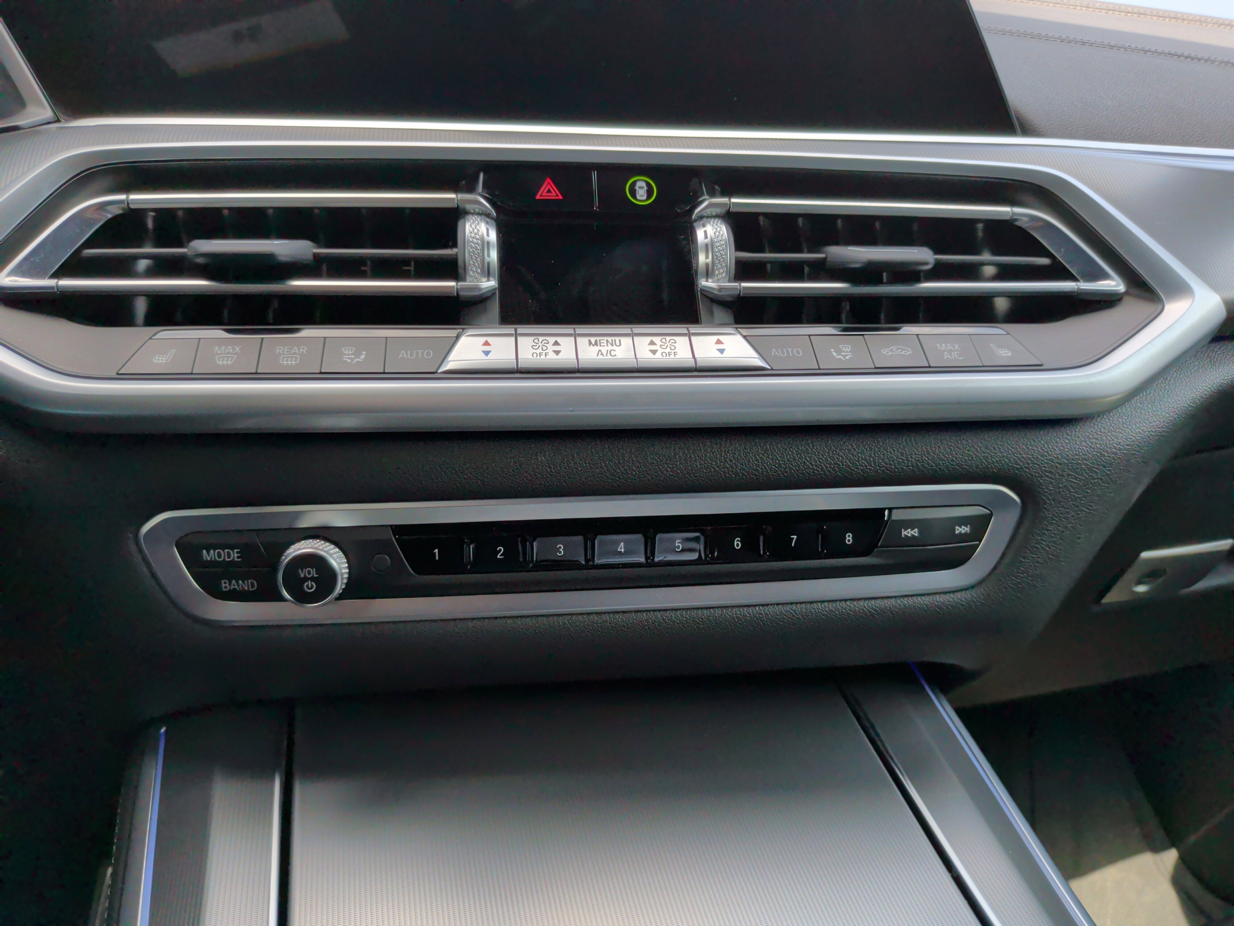 Used 2022 BMW X5 xDrive40i w/ M Sport Package AWD/4WD image 19