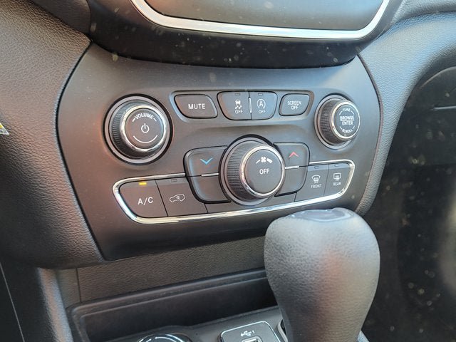 Used 2021 Jeep Cherokee Latitude AWD/4WD image 21