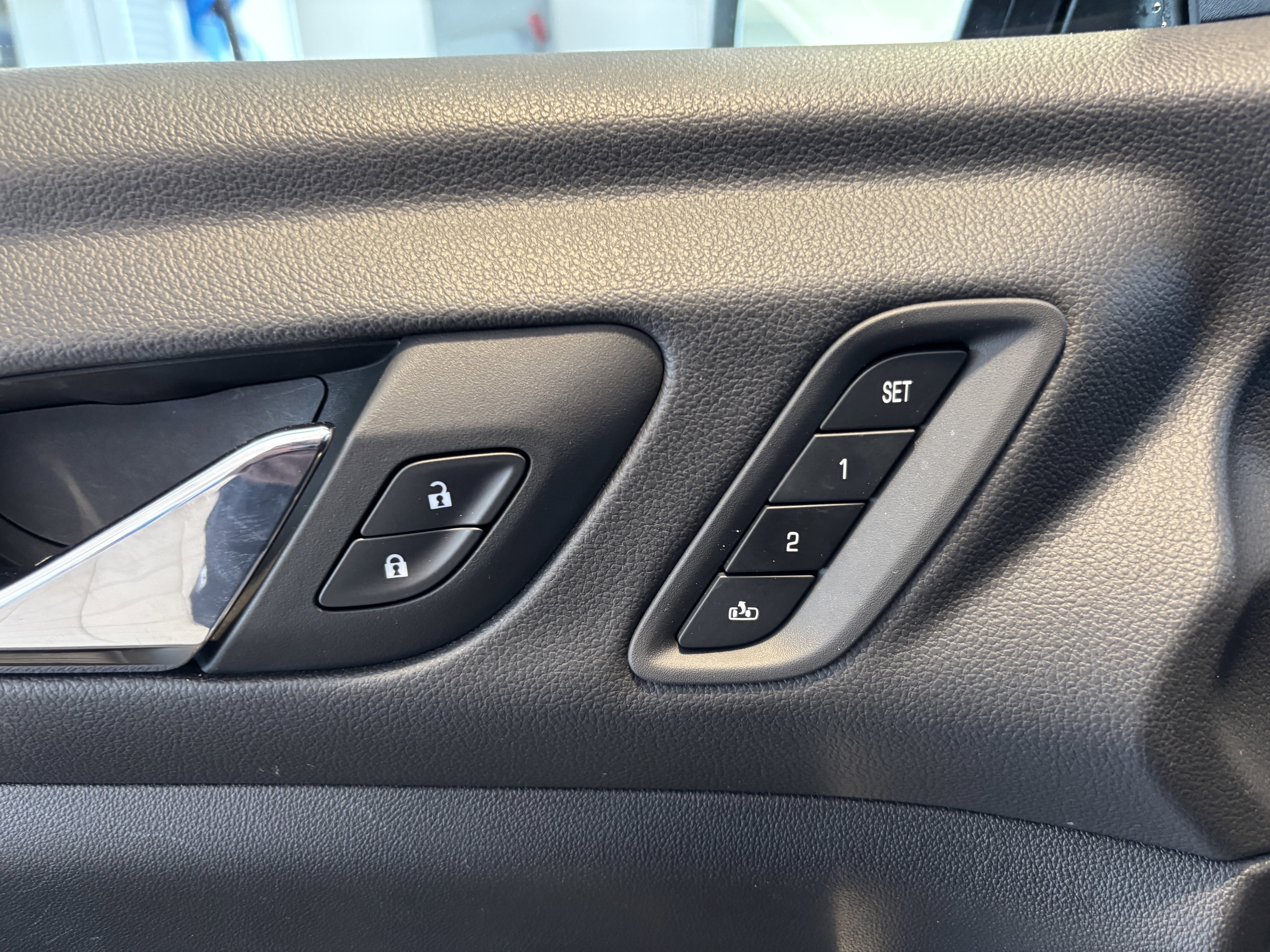 Used 2023 GMC Acadia SLT w/ Elevation Edition FWD image 7