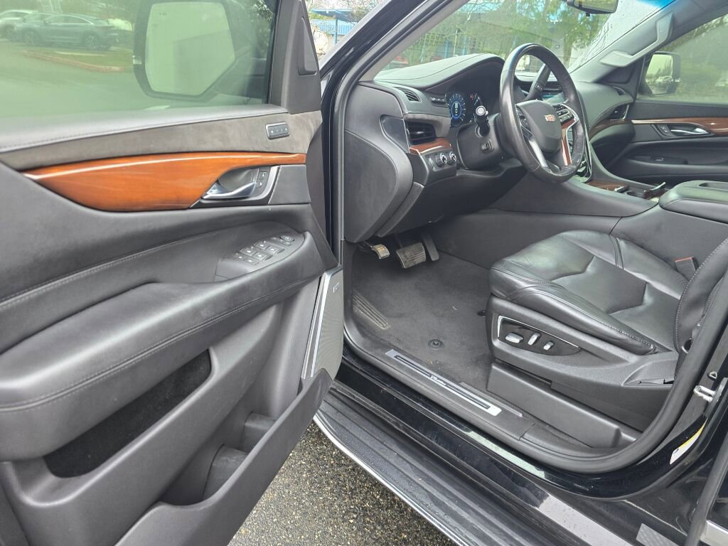 Used 2019 Cadillac Escalade Luxury image 22