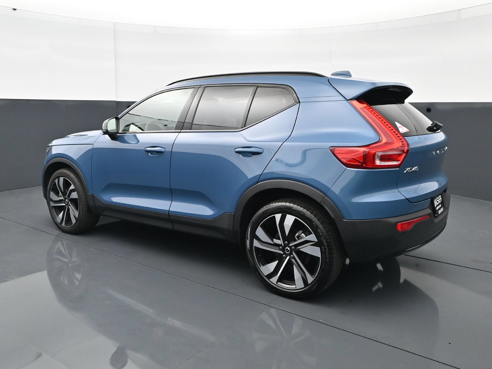 Used 2025 Volvo XC40 B5 Ultra w/ Climate Package AWD/4WD image 4