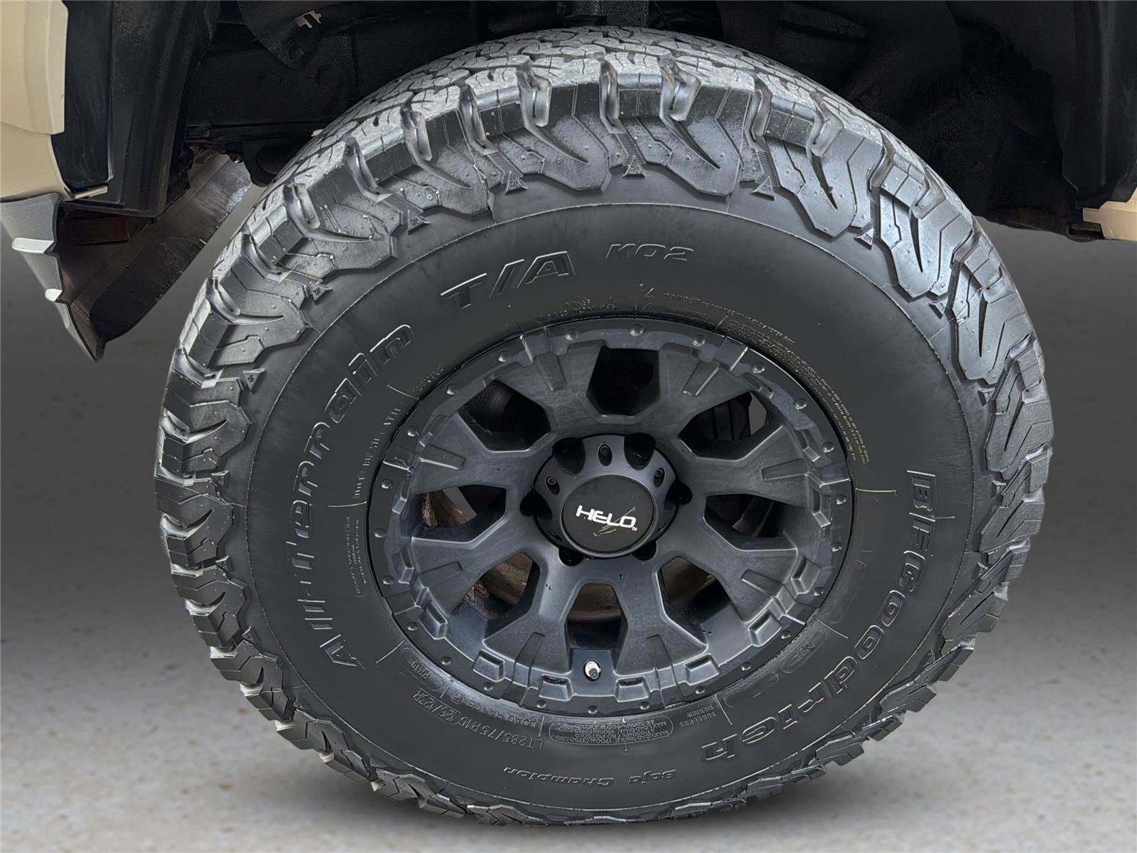 Used 2018 Toyota Tacoma TRD Sport AWD/4WD image 35