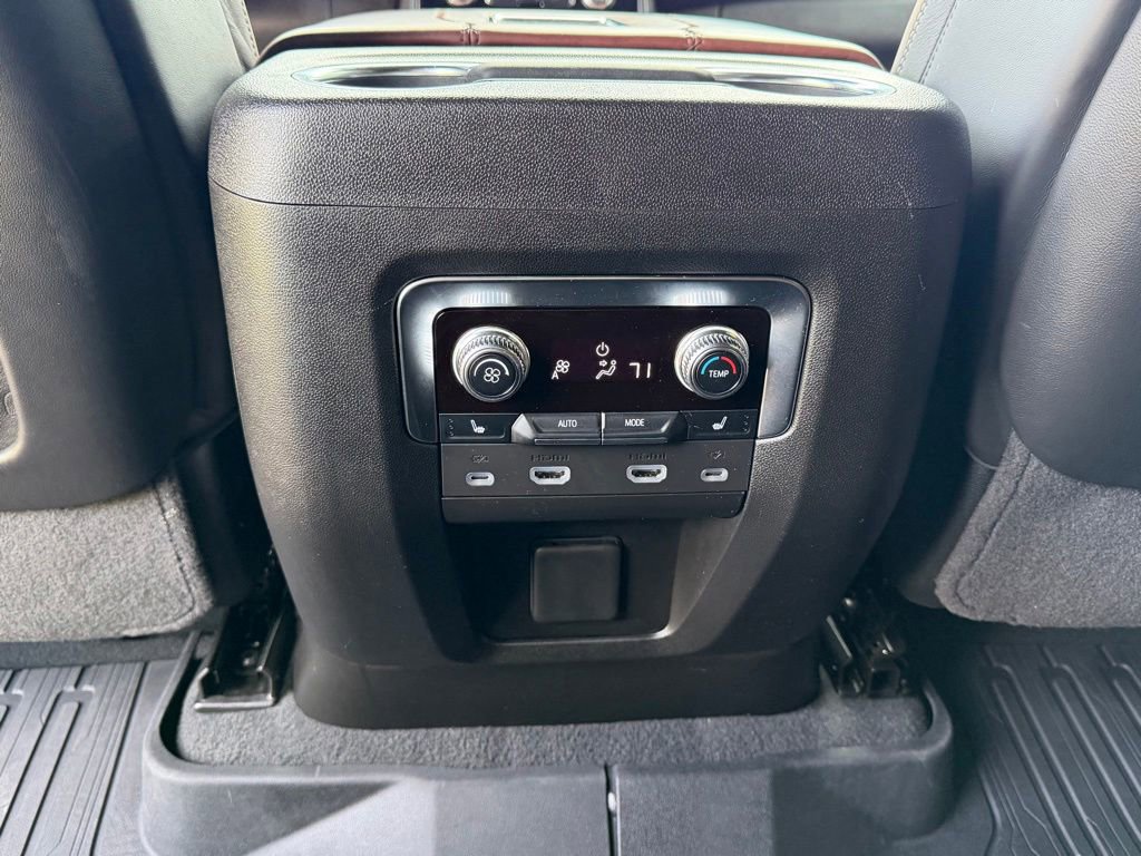 Used 2024 GMC Yukon Denali Ultimate AWD/4WD image 18