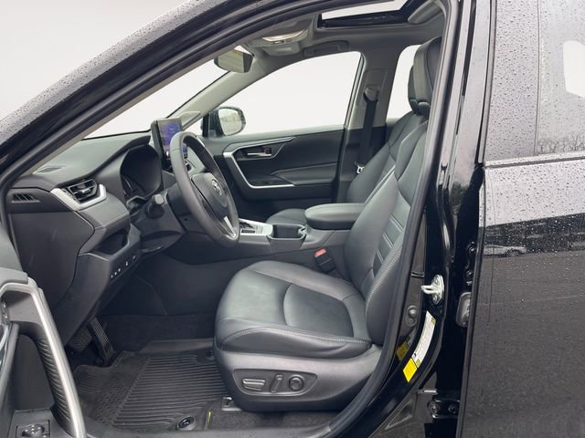 Used 2023 Toyota RAV4 XLE Premium image 9