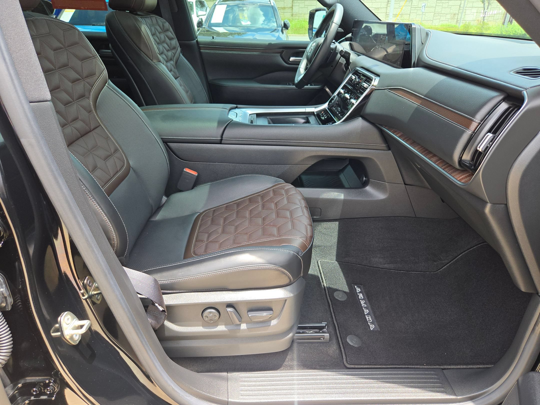 Certified 2025 Nissan Armada Platinum RWD image 28