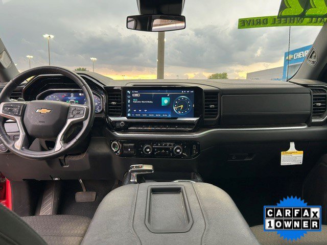 Used 2022 Chevrolet Silverado 1500 LT AWD/4WD image 4