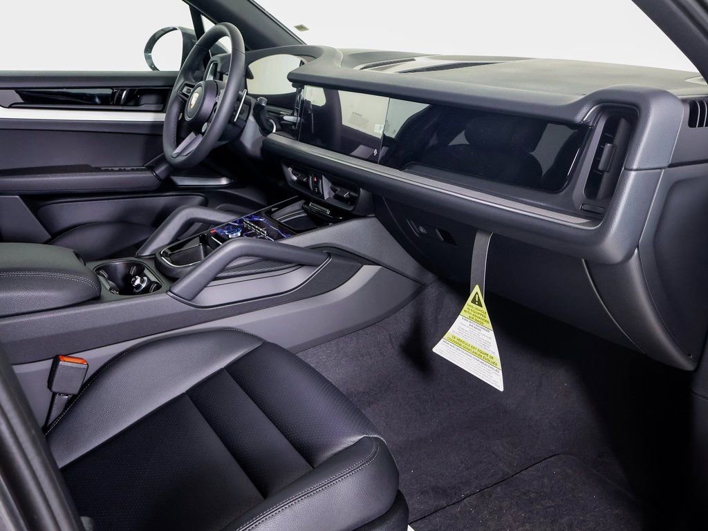 Certified 2025 Porsche Cayenne image 7