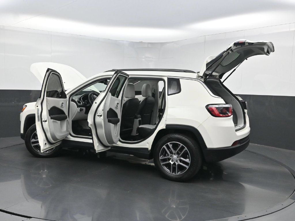 Used 2019 Jeep Compass Latitude w/ Popular Equipment Group FWD image 32