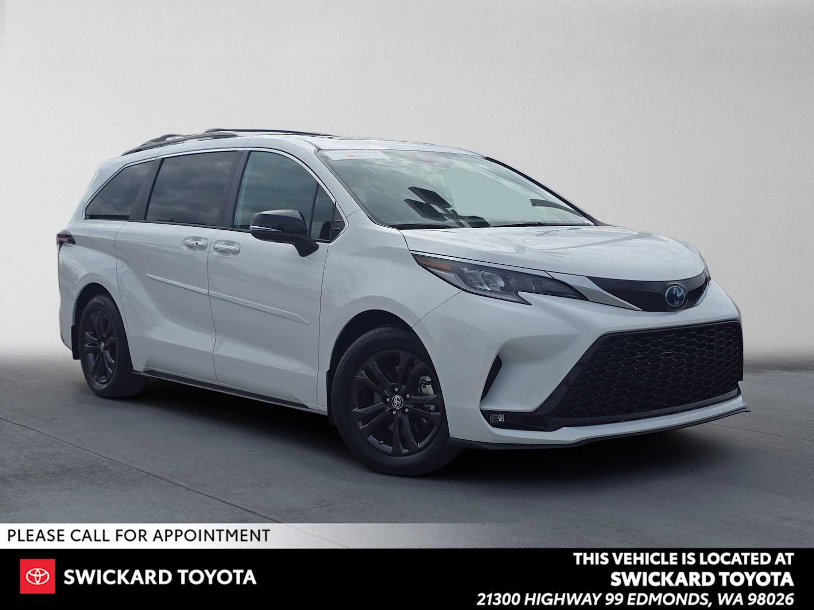 Used 2024 Toyota Sienna XSE w/ XSE Premium Package AWD/4WD image 1