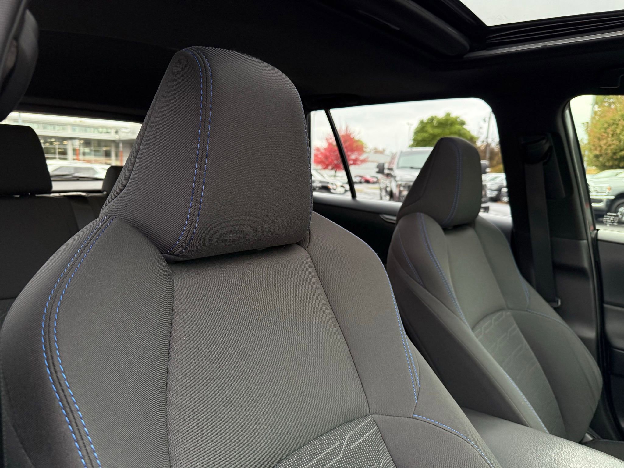 Used 2022 Toyota RAV4 SE image 15