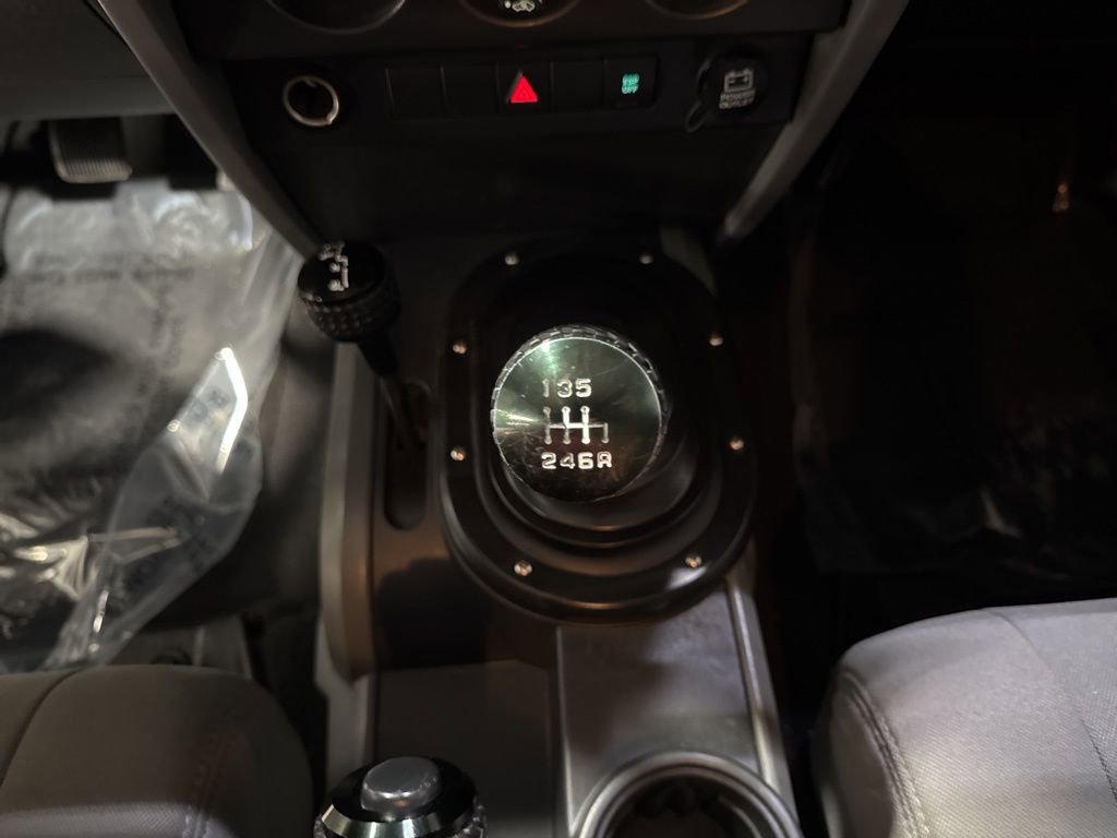 Used 2008 Jeep Wrangler Sahara w/ Dual Top Group AWD/4WD image 18
