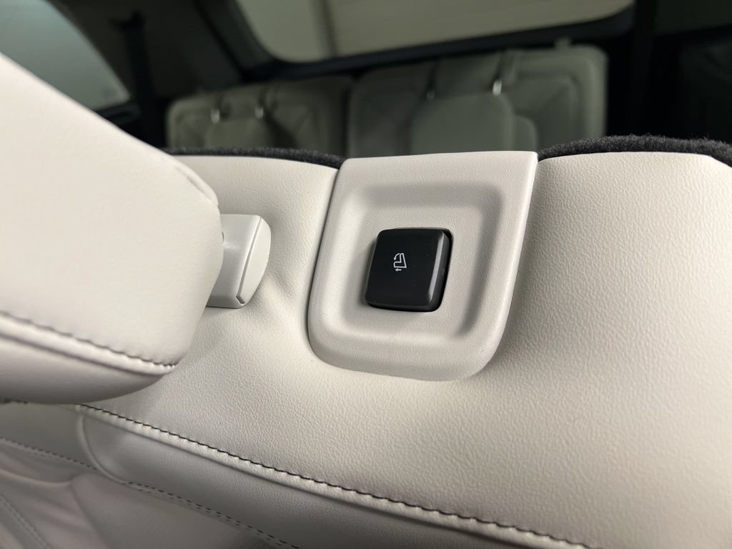 New 2026 Lincoln Aviator Reserve AWD/4WD image 32
