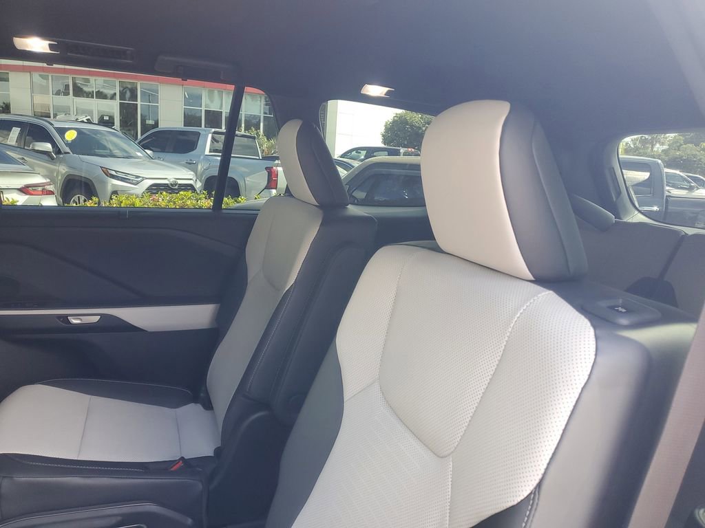 Used 2025 Lexus TX 500h AWD w/ Technology Package image 13