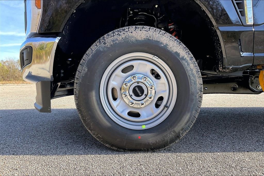 New 2026 Ford F250 XL w/ XL Chrome Package image 10