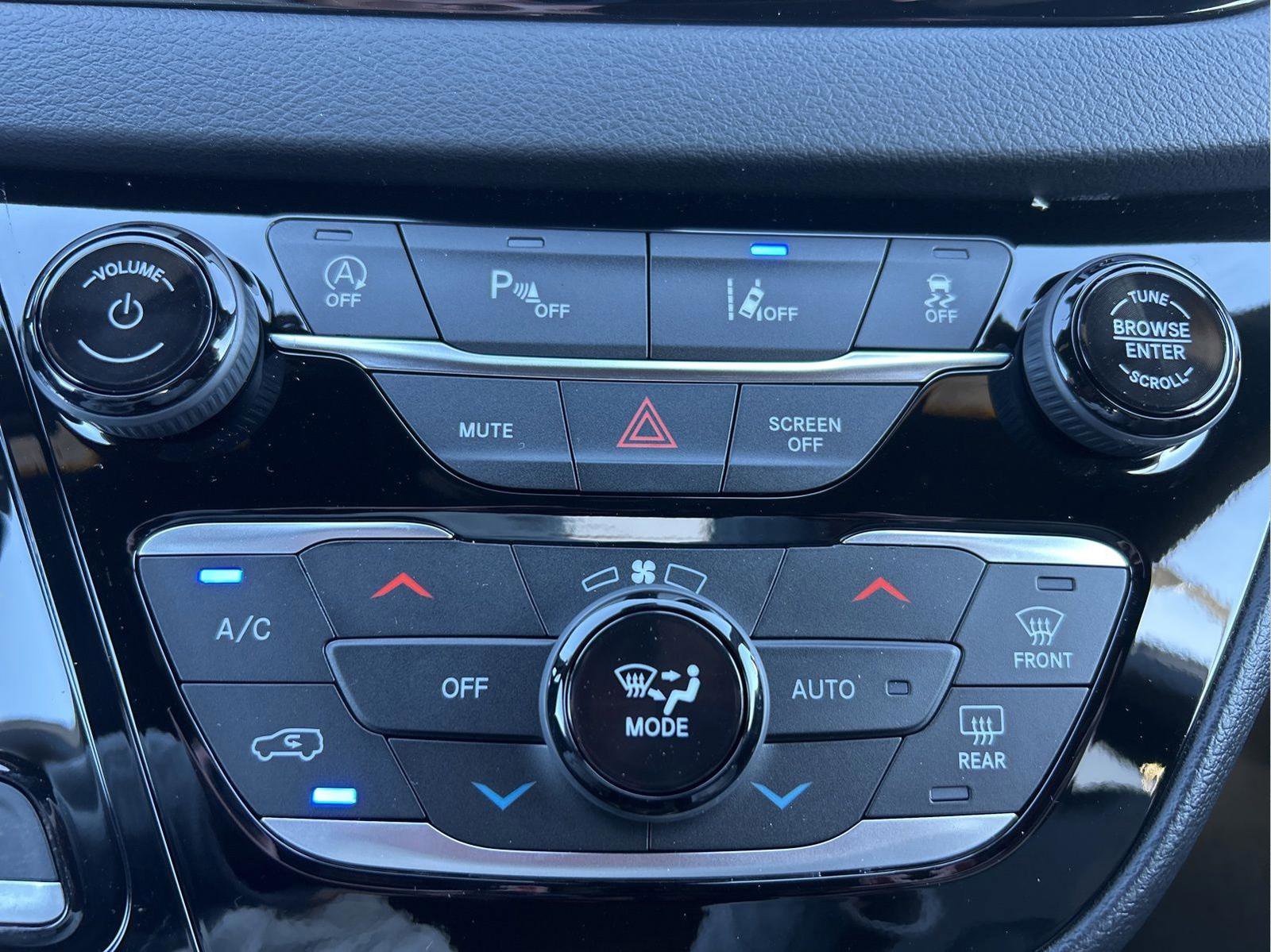 New 2026 Chrysler Voyager LX image 19