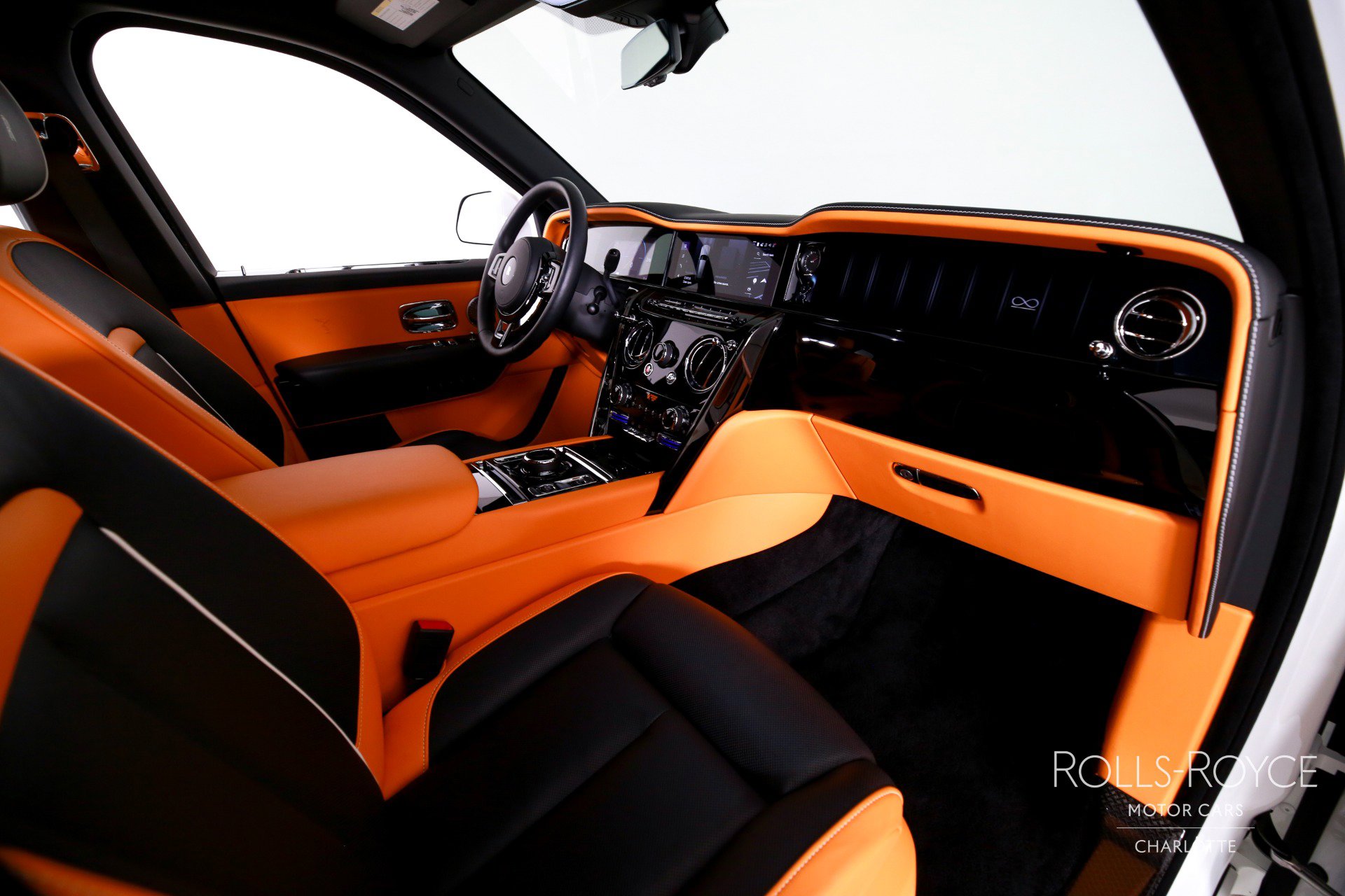 Used 2025 Rolls-Royce Cullinan Black Badge image 35