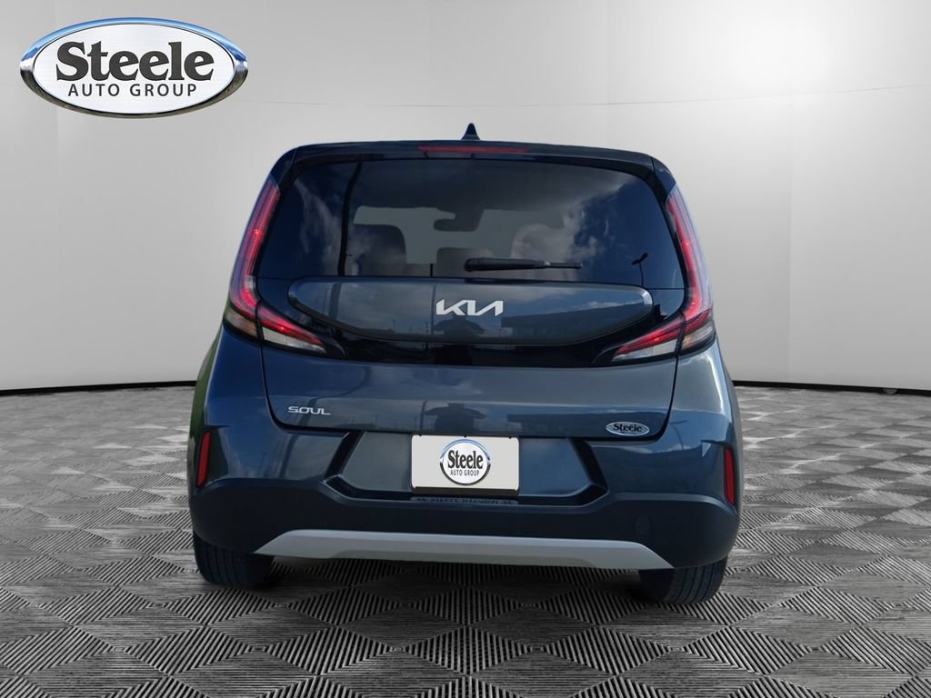 Used 2023 Kia Soul LX w/ LX Technology Package FWD image 15