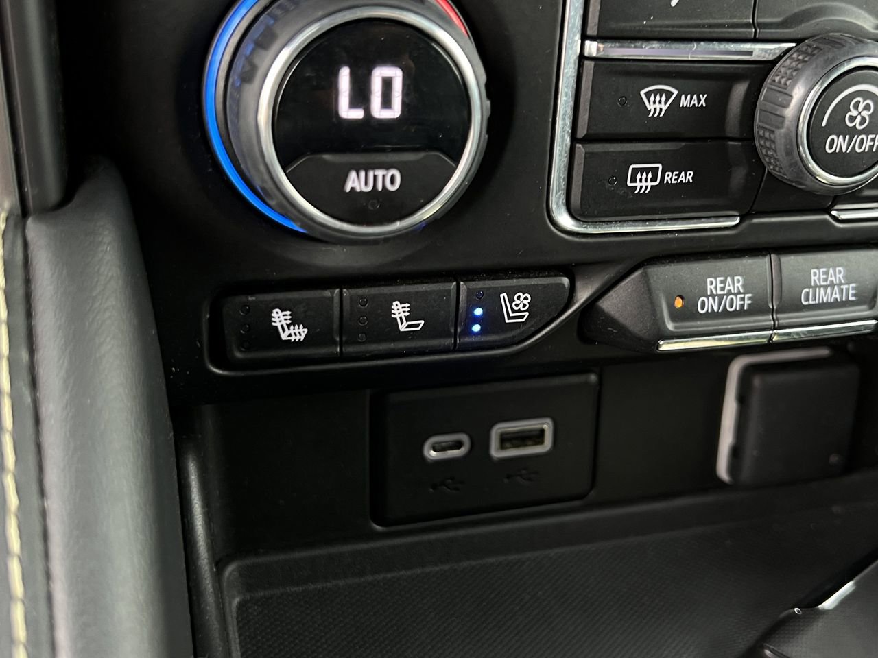 Used 2023 Chevrolet Suburban Premier image 19