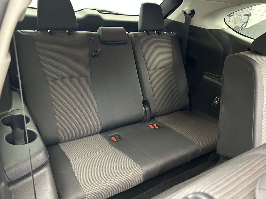 Used 2024 Toyota Highlander LE image 34