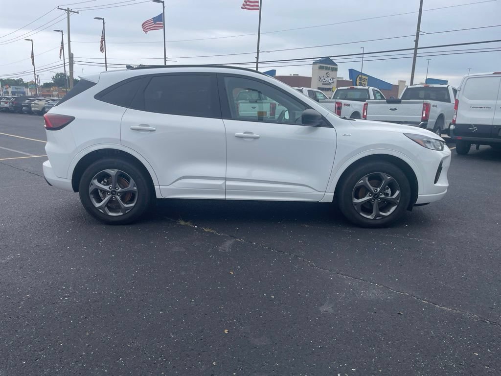 Used 2023 Ford Escape ST-Line w/ Tech Pack #1 AWD/4WD image 4