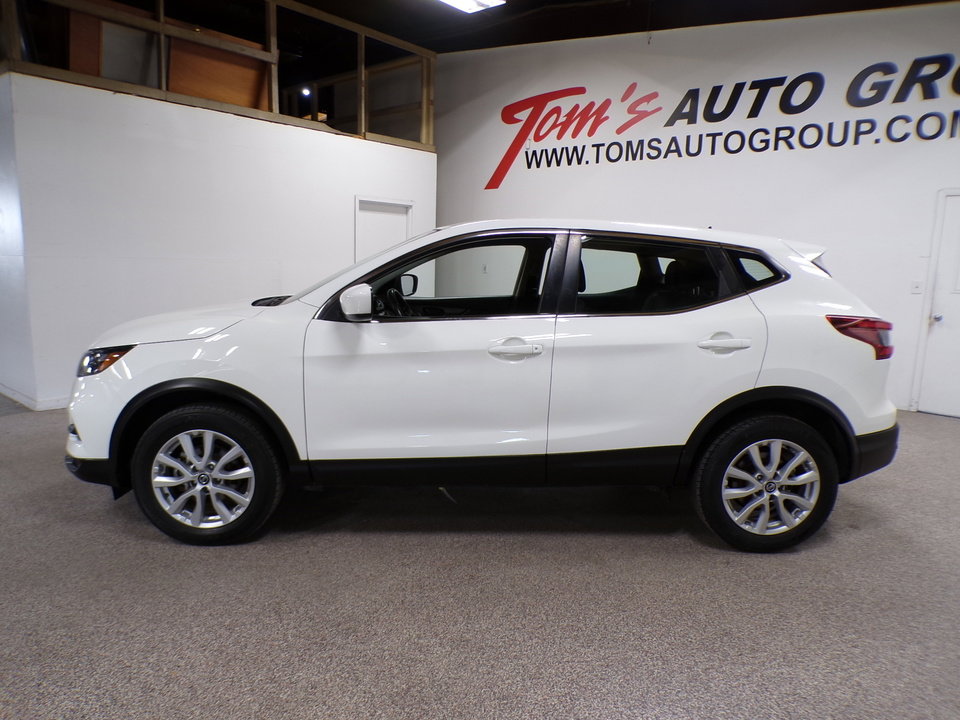 Used 2021 Nissan Rogue Sport S image 2