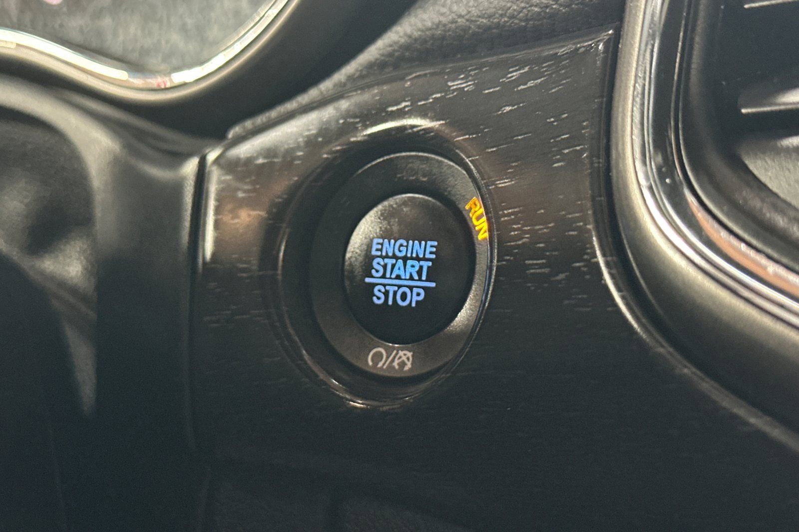 Used 2018 Jeep Grand Cherokee Altitude image 24