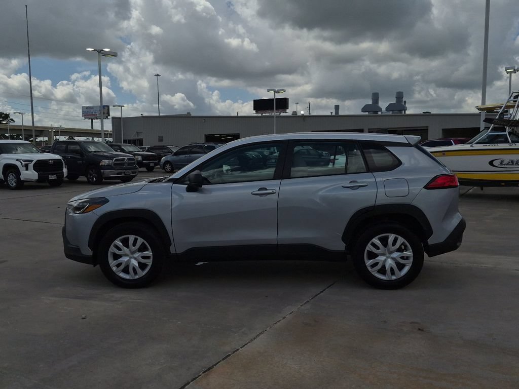 Used 2024 Toyota Corolla Cross L FWD image 3