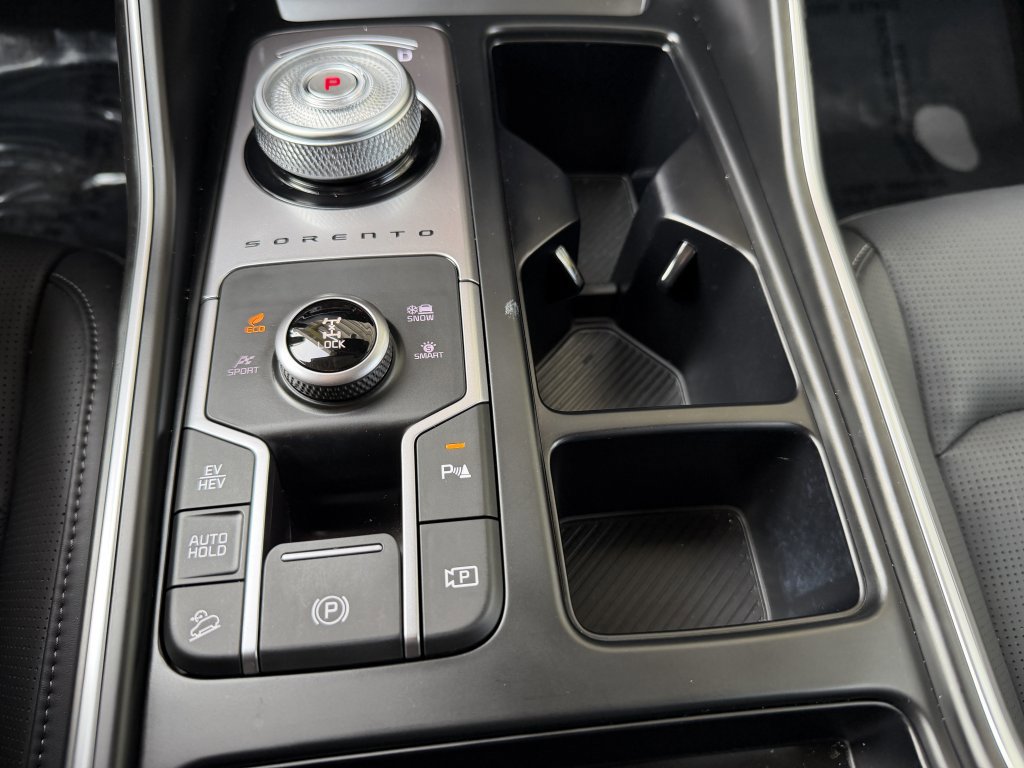 Used 2025 Kia Sorento EX image 24