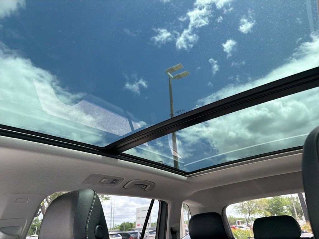 Used 2022 Volkswagen Tiguan SE image 23