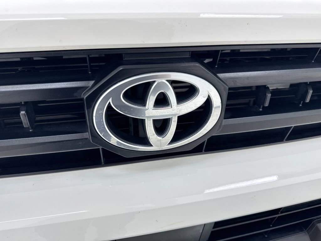 Used 2025 Toyota 4Runner SR5 AWD/4WD image 25