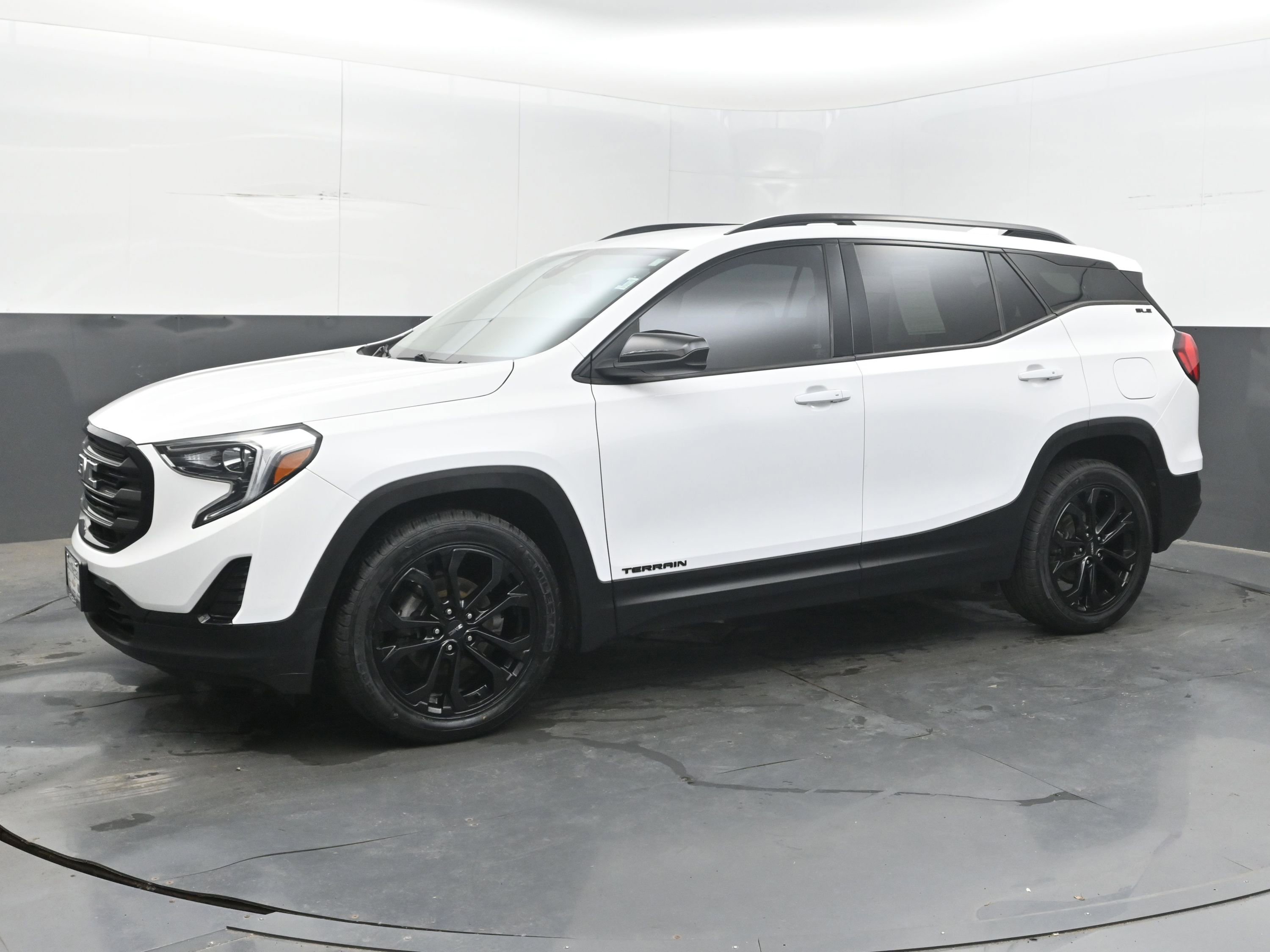 Used 2020 GMC Terrain SLE w/ Driver Convenience Package FWD image 4