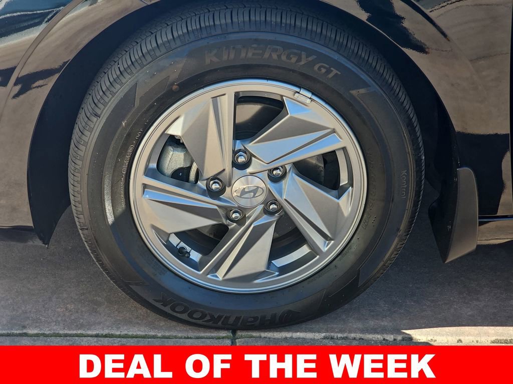 Used 2025 Hyundai Elantra SE image 35