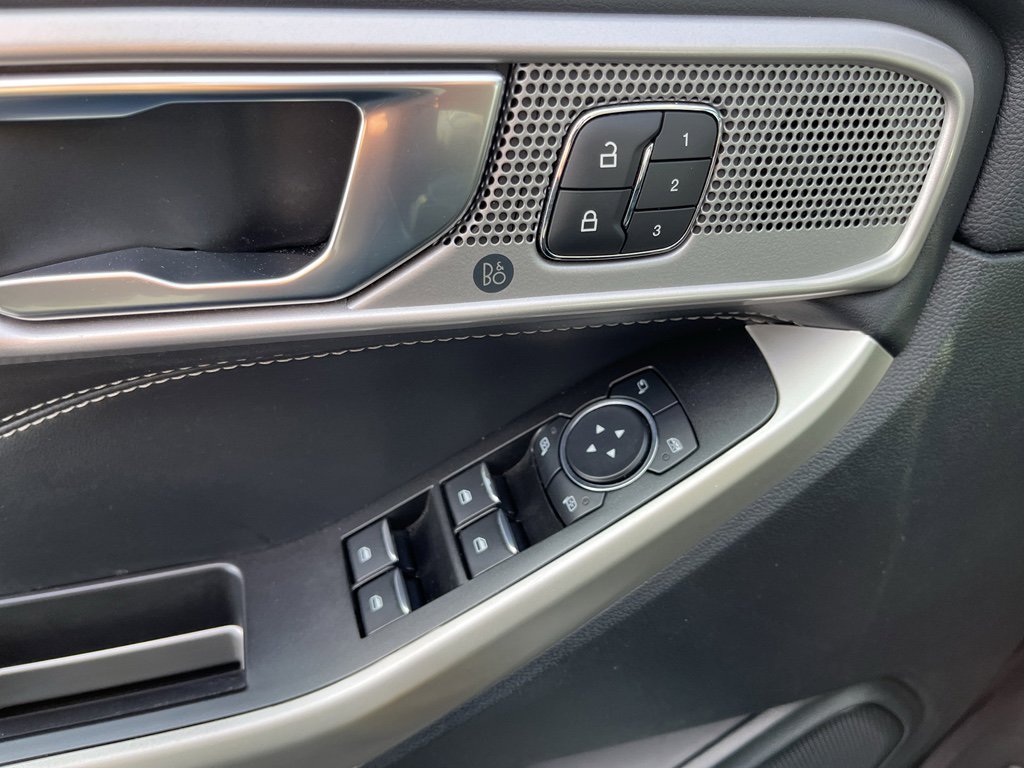 Used 2022 Ford Explorer Limited w/ Equipment Group 301A image 9