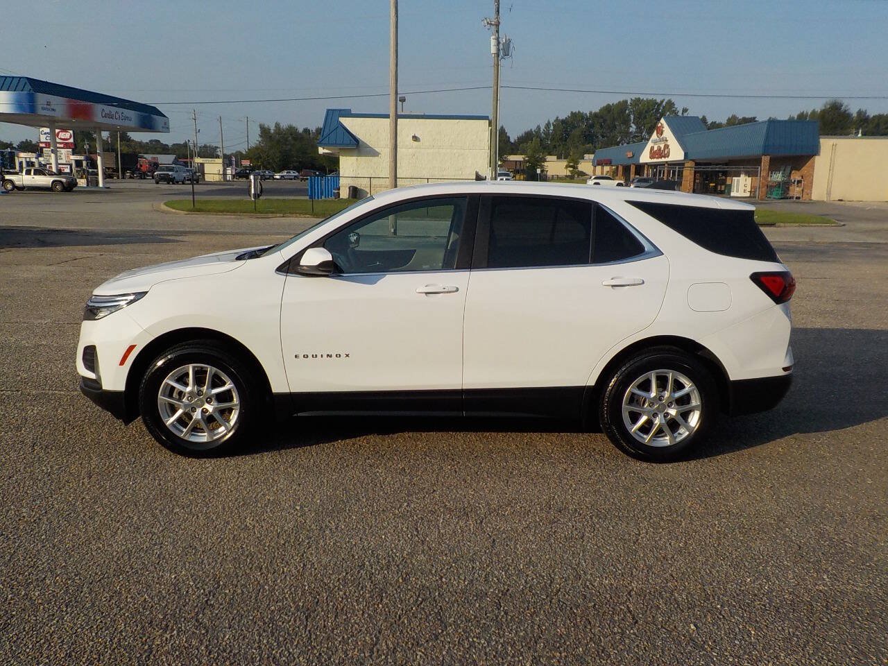 Used 2022 Chevrolet Equinox LT AWD/4WD image 2