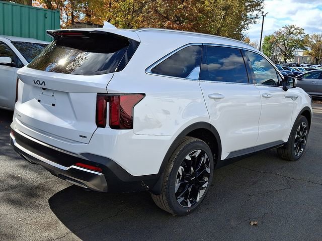 Certified 2026 Kia Sorento EX AWD/4WD image 3