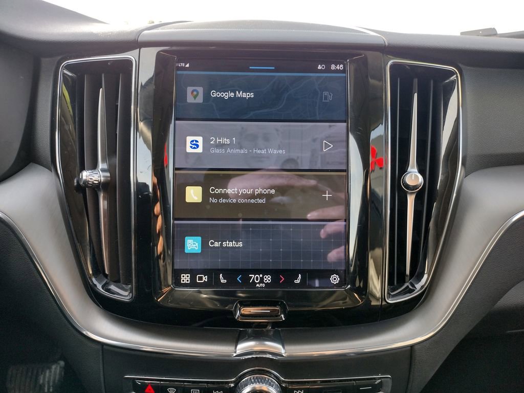 Used 2023 Volvo XC60 B5 Core image 3