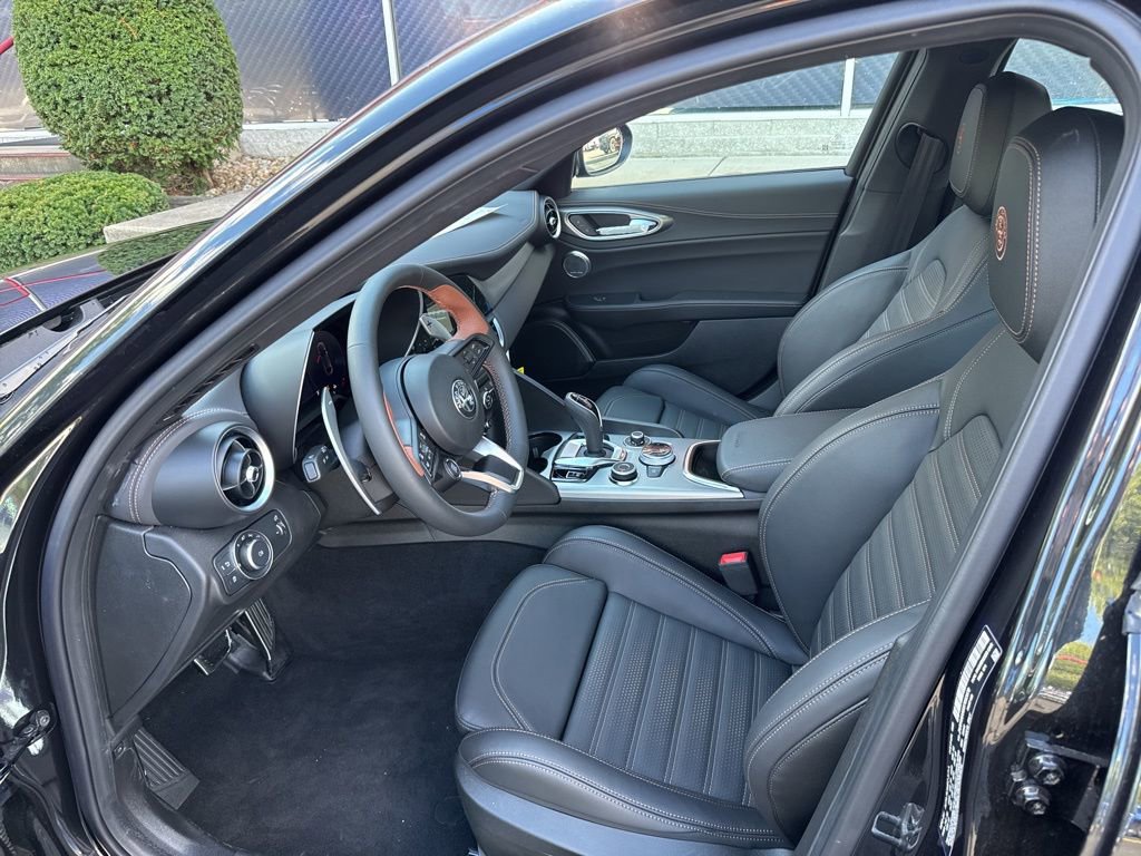 New 2025 Alfa Romeo Giulia AWD w/ Driving Assist Package image 11