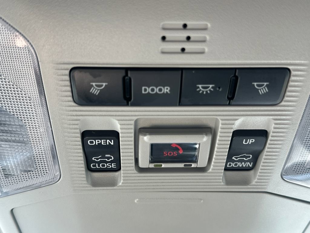 Used 2023 Toyota RAV4 Limited AWD/4WD image 30