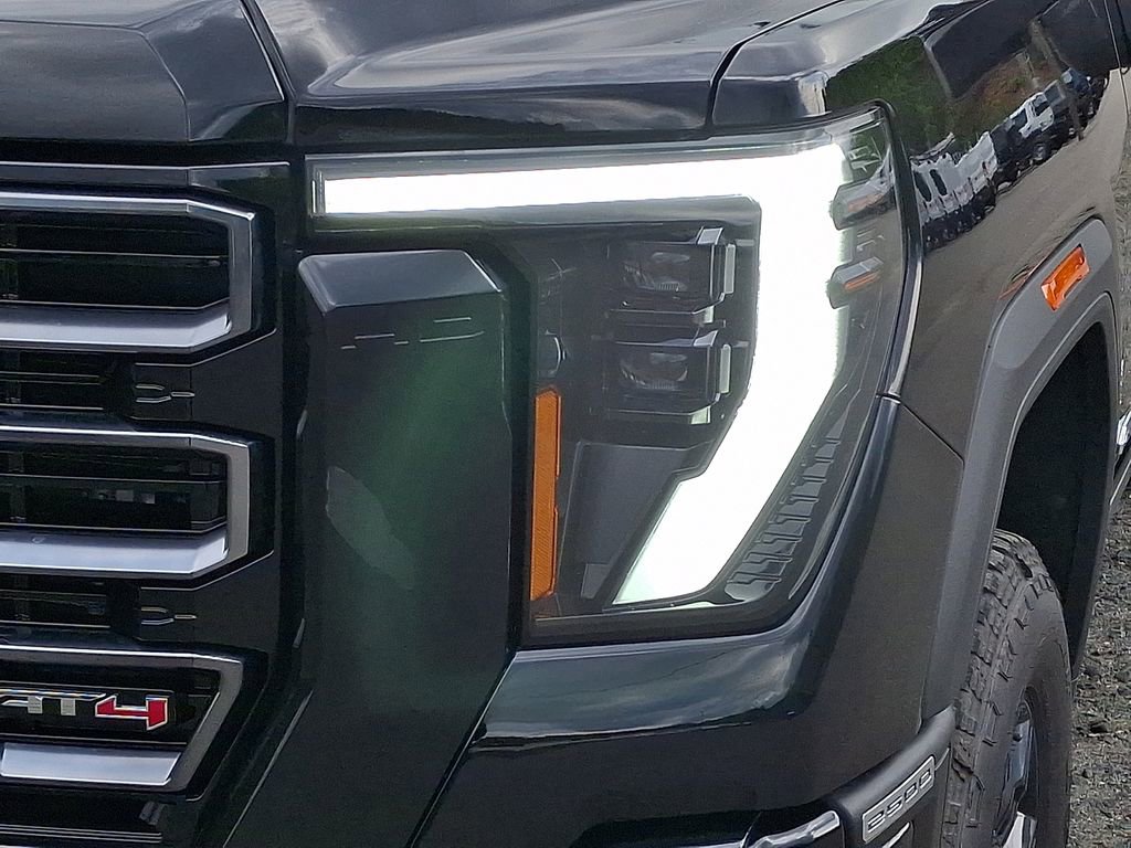 Used 2025 GMC Sierra 2500 AT4 w/ AT4 Premium Plus Package AWD/4WD image 9