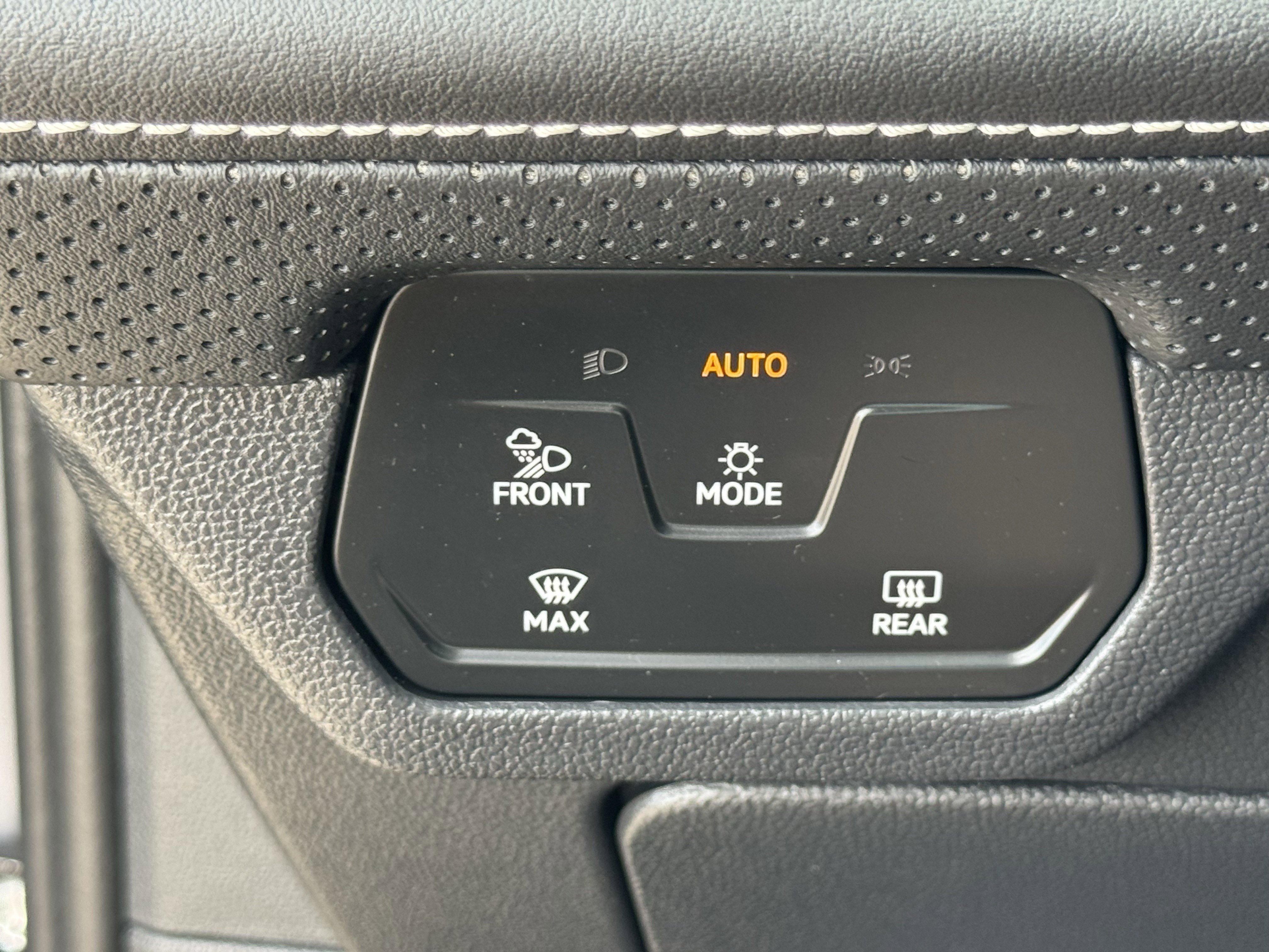 Used 2025 Volkswagen Atlas SE FWD image 25