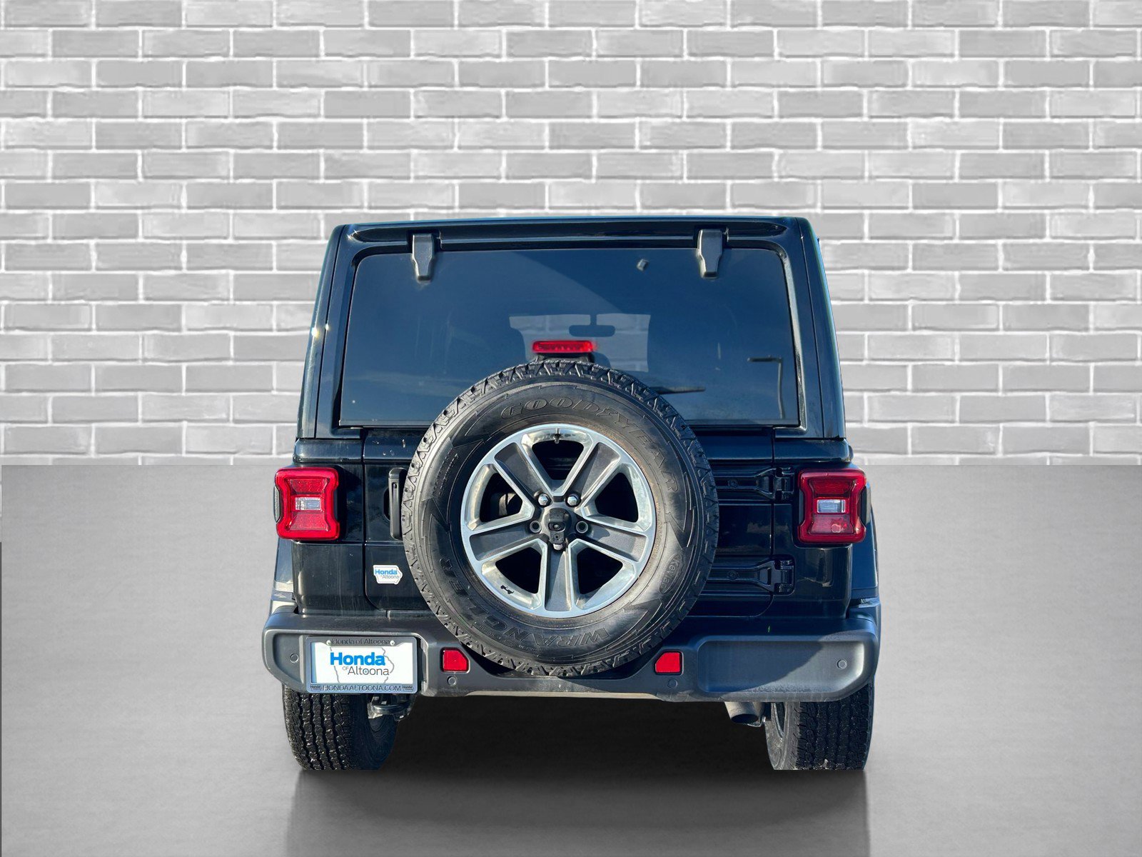 Used 2022 Jeep Wrangler Unlimited Sahara w/ Cold Weather Group image 8