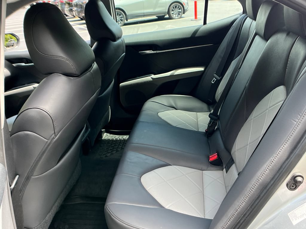 Used 2018 Toyota Camry XLE FWD image 19