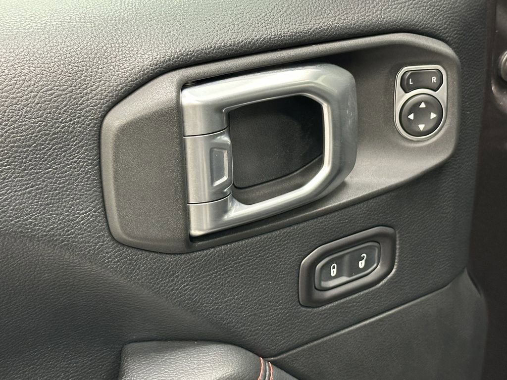 Used 2018 Jeep Wrangler Unlimited Rubicon image 11