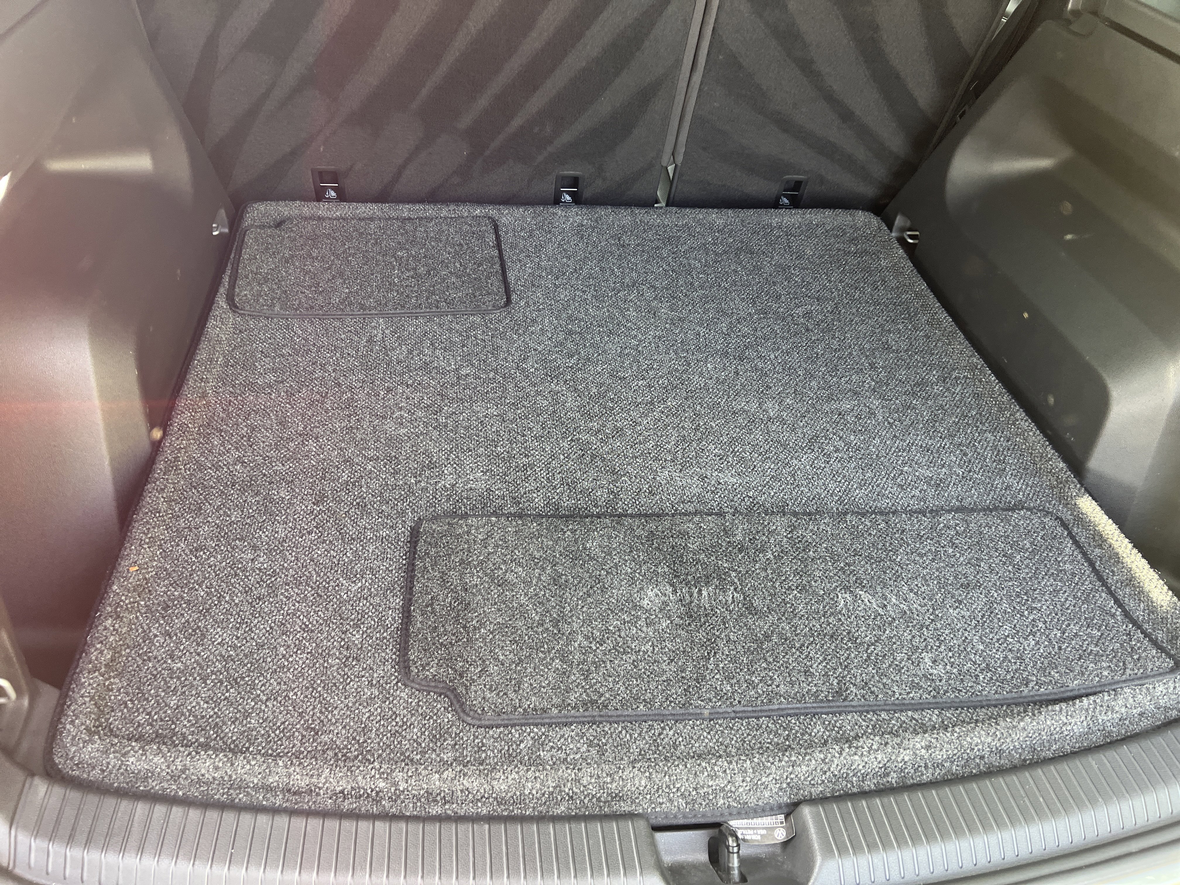 Certified 2025 Volkswagen Atlas Cross Sport SE w/ Panoramic Sunroof Package FWD image 30