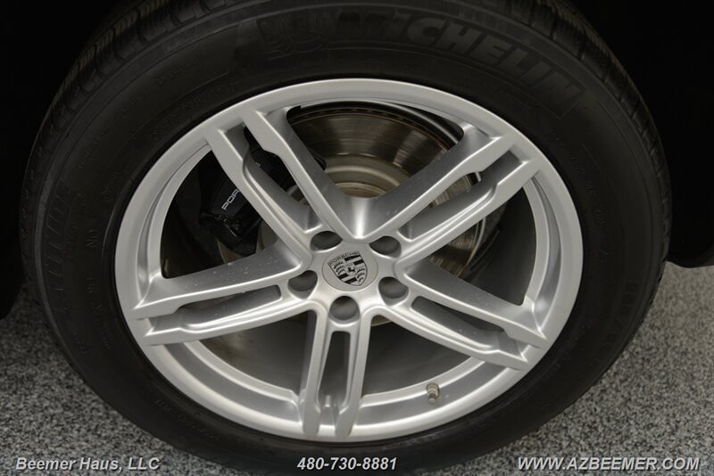 Used 2023 Porsche Macan AWD/4WD image 45