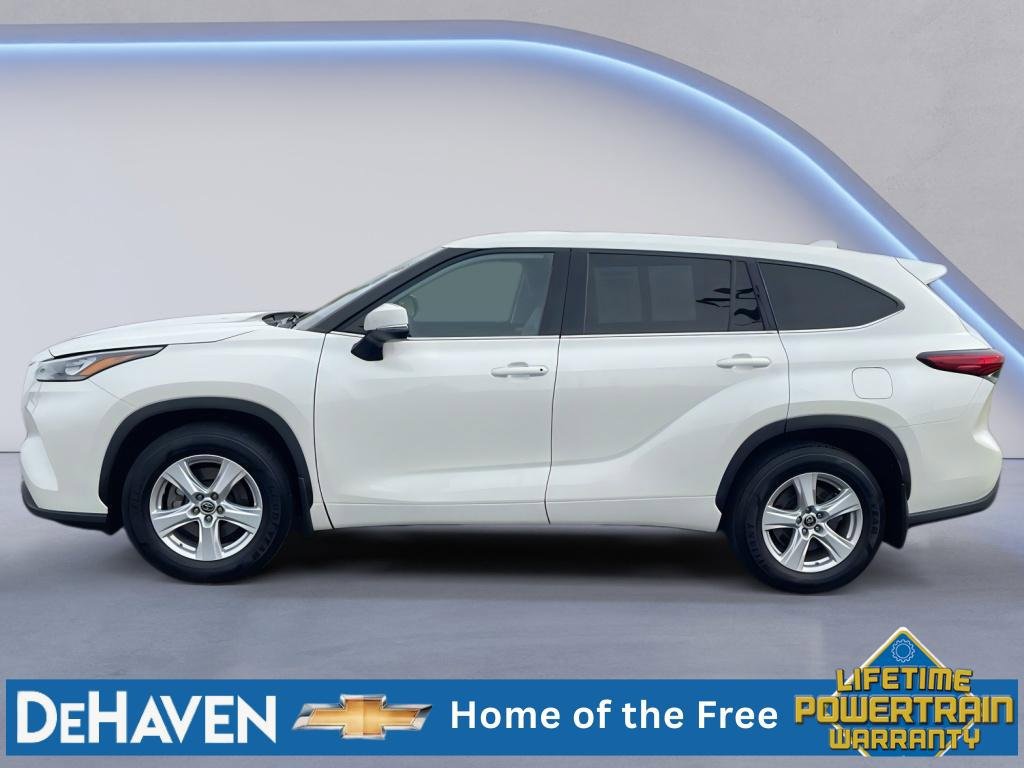 Used 2020 Toyota Highlander LE AWD/4WD image 3