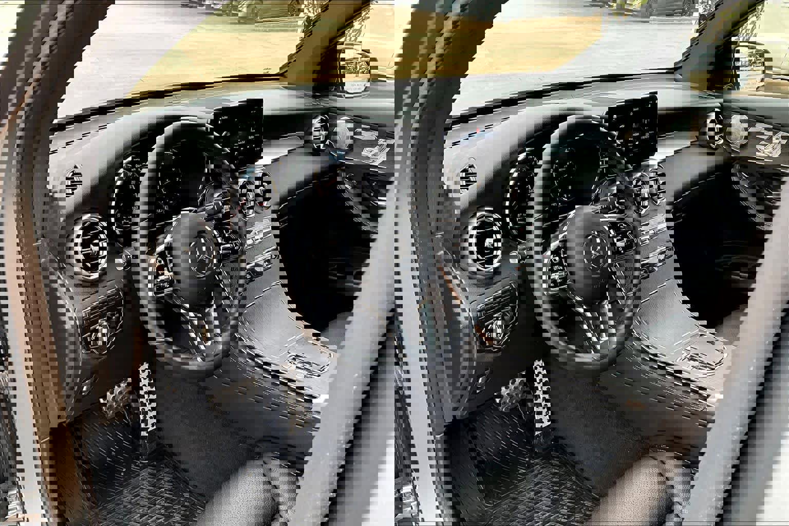 Used 2020 Mercedes-Benz GLC 300 4MATIC Coupe image 16